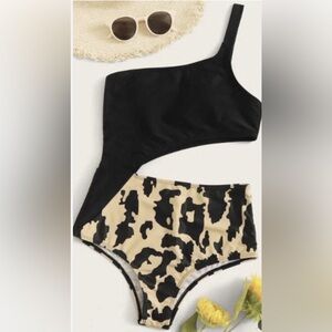 Bombshell Womens One Piece Cutout Swimsuit Size Large Black Leopard Print NWOT